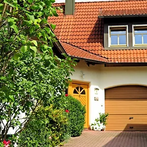 https://ferienwohnung-zum-weingarten.com-bavaria.com